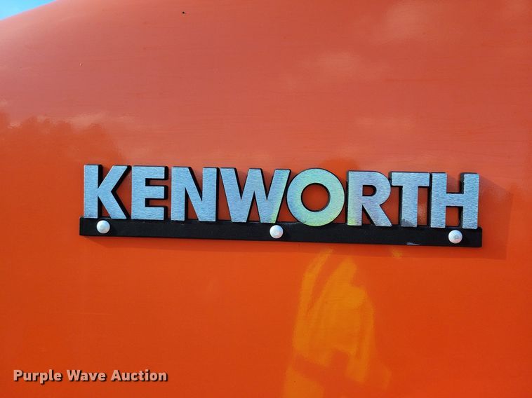 image for item DL7861 2002 Kenworth T800 dump truck