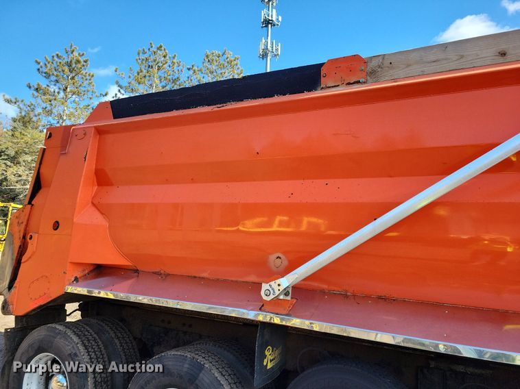 image for item DL7861 2002 Kenworth T800 dump truck