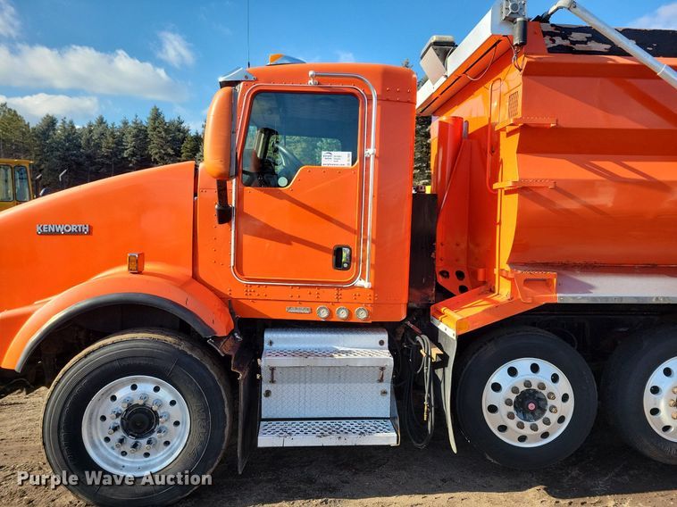 image for item DL7861 2002 Kenworth T800 dump truck