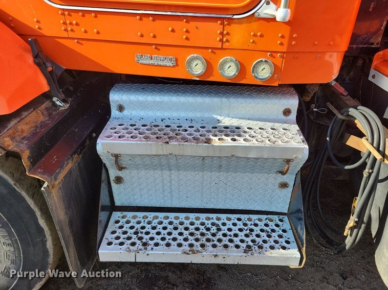 image for item DL7861 2002 Kenworth T800 dump truck