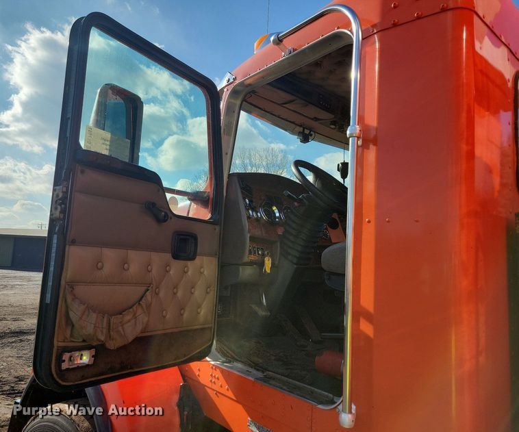 image for item DL7861 2002 Kenworth T800 dump truck