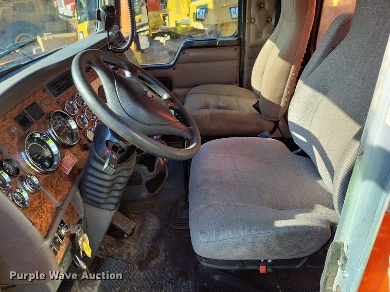 image for item DL7861 2002 Kenworth T800 dump truck