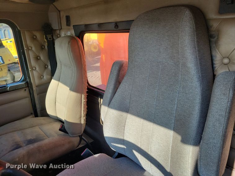 image for item DL7861 2002 Kenworth T800 dump truck