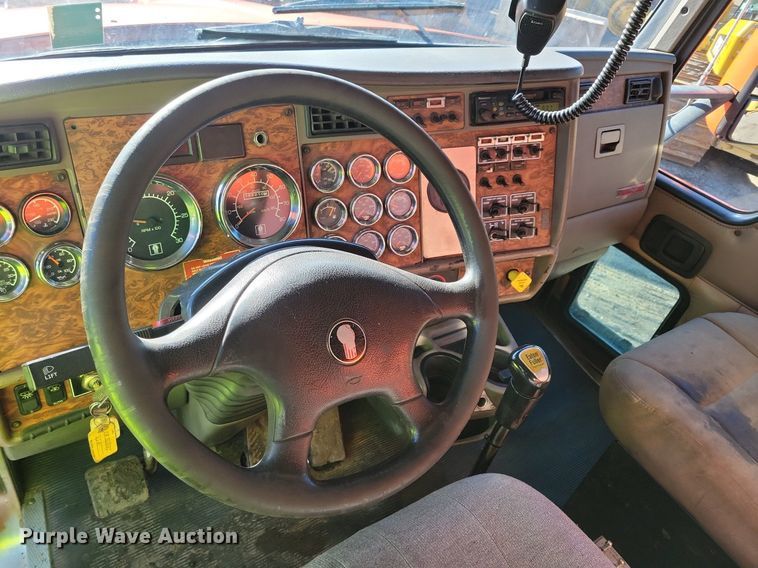 image for item DL7861 2002 Kenworth T800 dump truck