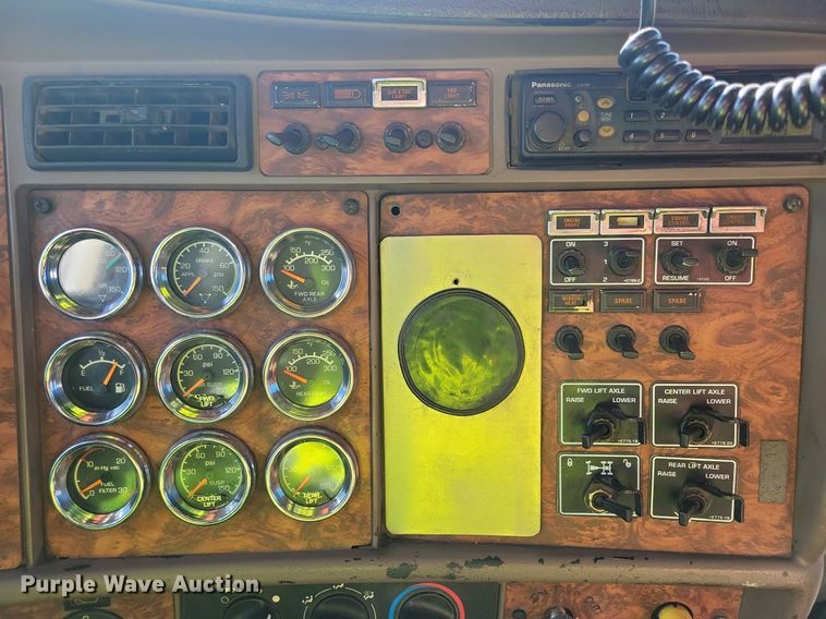 image for item DL7861 2002 Kenworth T800 dump truck