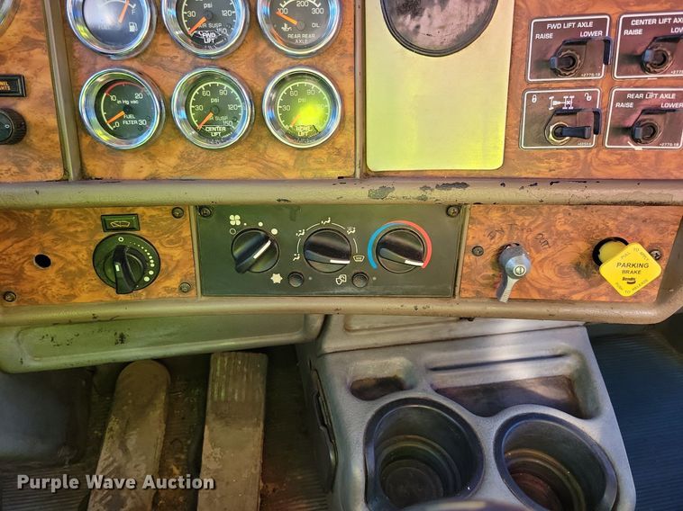 image for item DL7861 2002 Kenworth T800 dump truck