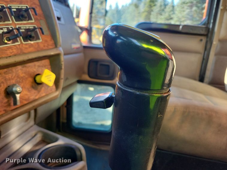 image for item DL7861 2002 Kenworth T800 dump truck