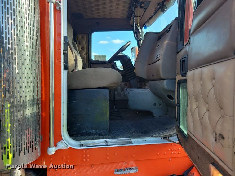 image for item DL7861 2002 Kenworth T800 dump truck