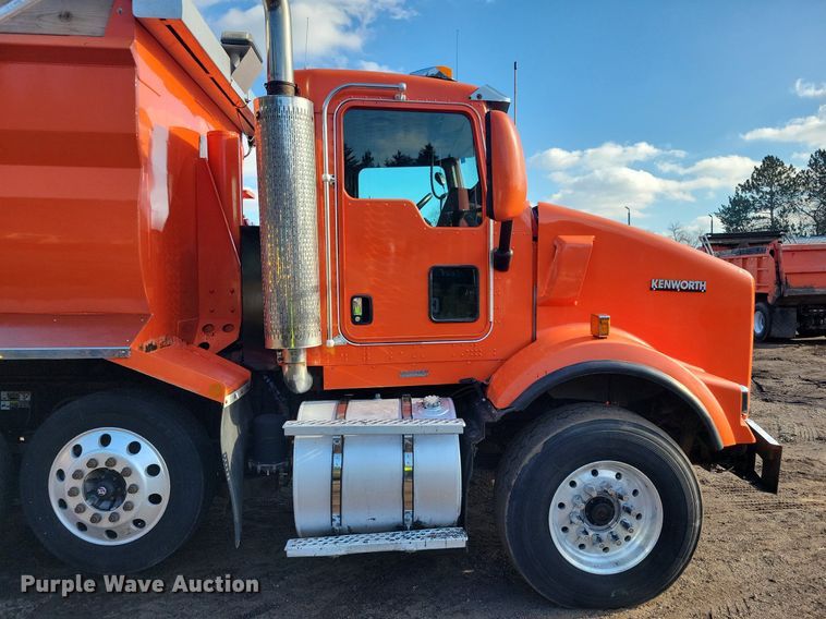 image for item DL7861 2002 Kenworth T800 dump truck
