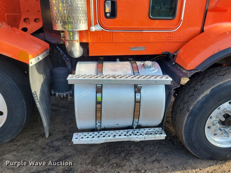 image for item DL7861 2002 Kenworth T800 dump truck