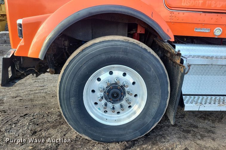 image for item DL7861 2002 Kenworth T800 dump truck