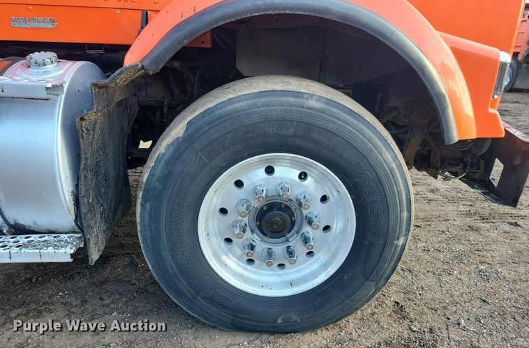 image for item DL7861 2002 Kenworth T800 dump truck