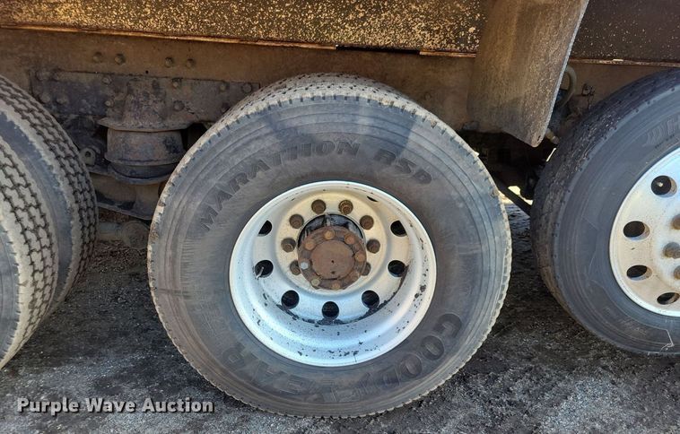 image for item DL7861 2002 Kenworth T800 dump truck