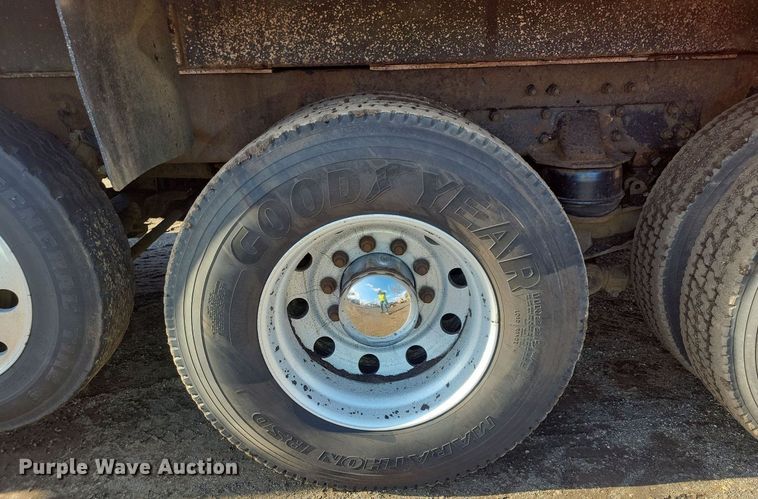 image for item DL7861 2002 Kenworth T800 dump truck