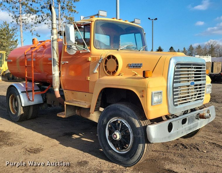 image for item DL7863 1990 Ford L8000 water truck