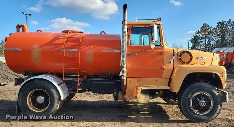 image for item DL7863 1990 Ford L8000 water truck