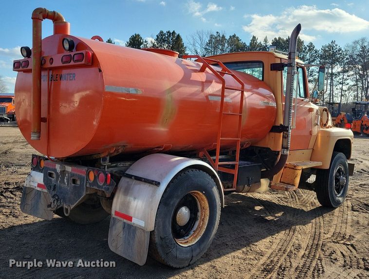 image for item DL7863 1990 Ford L8000 water truck