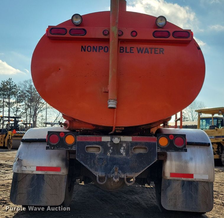 image for item DL7863 1990 Ford L8000 water truck