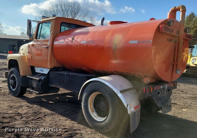 image for item DL7863 1990 Ford L8000 water truck