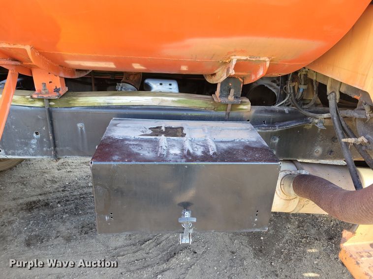 image for item DL7863 1990 Ford L8000 water truck