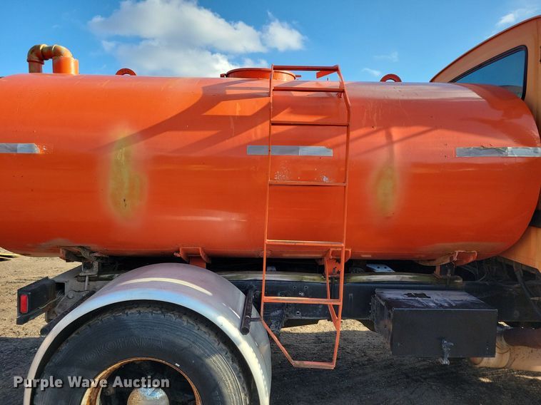 image for item DL7863 1990 Ford L8000 water truck