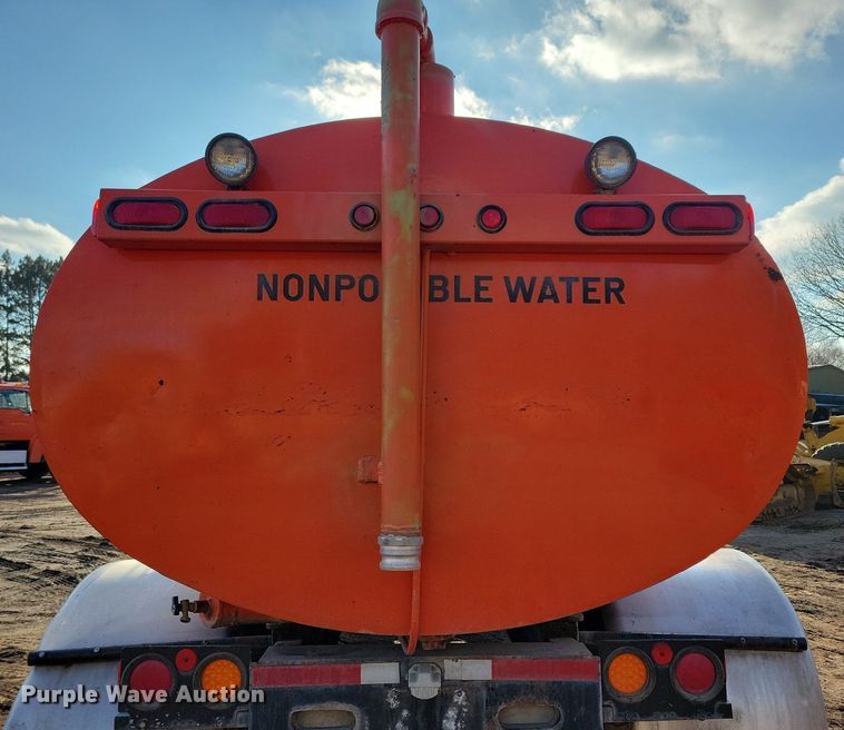 image for item DL7863 1990 Ford L8000 water truck