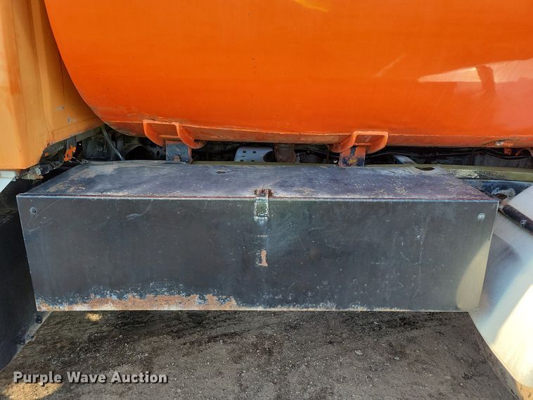 image for item DL7863 1990 Ford L8000 water truck