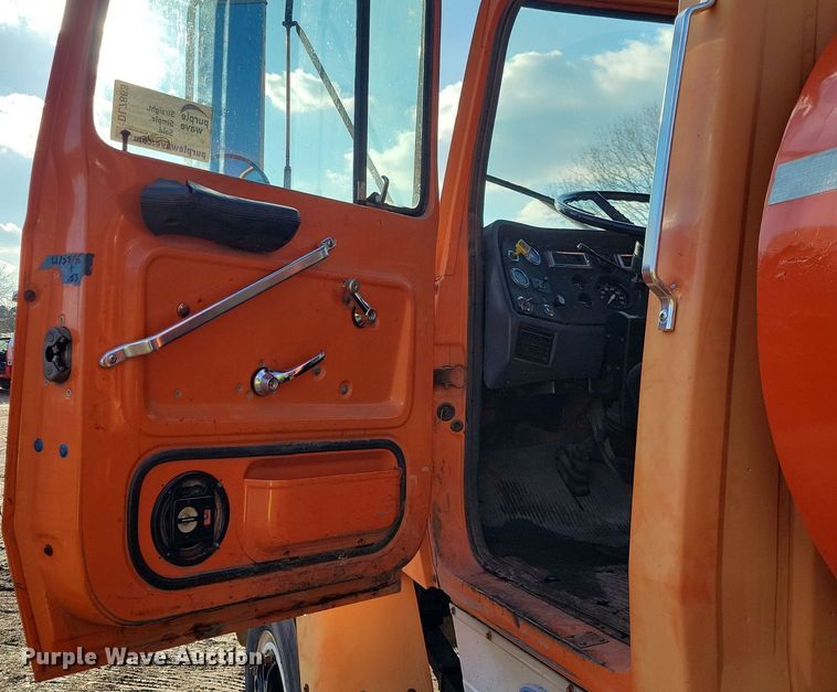 image for item DL7863 1990 Ford L8000 water truck