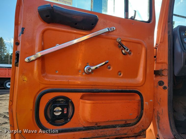 image for item DL7863 1990 Ford L8000 water truck