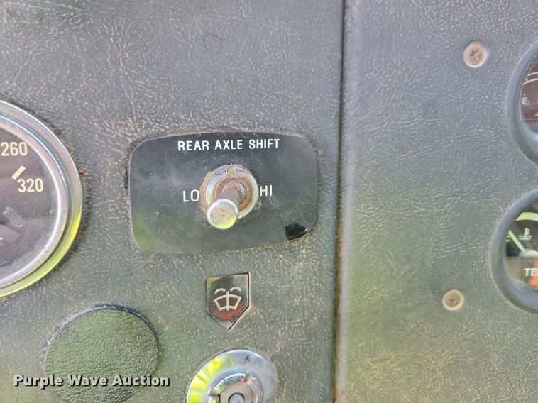 image for item DL7863 1990 Ford L8000 water truck