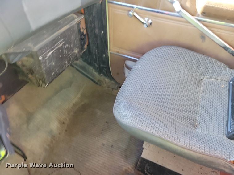 image for item DL7863 1990 Ford L8000 water truck