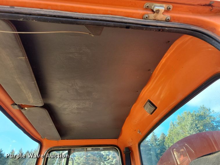 image for item DL7863 1990 Ford L8000 water truck