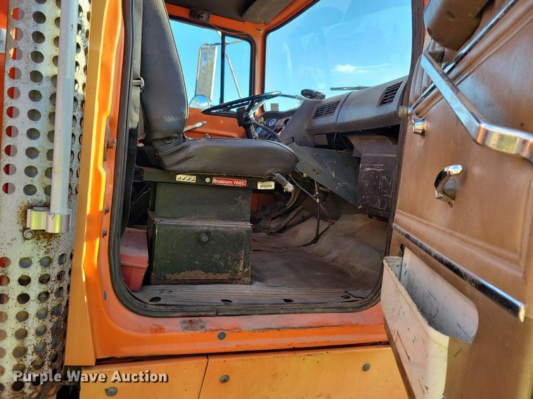 image for item DL7863 1990 Ford L8000 water truck