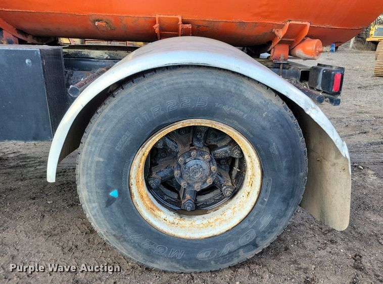 image for item DL7863 1990 Ford L8000 water truck