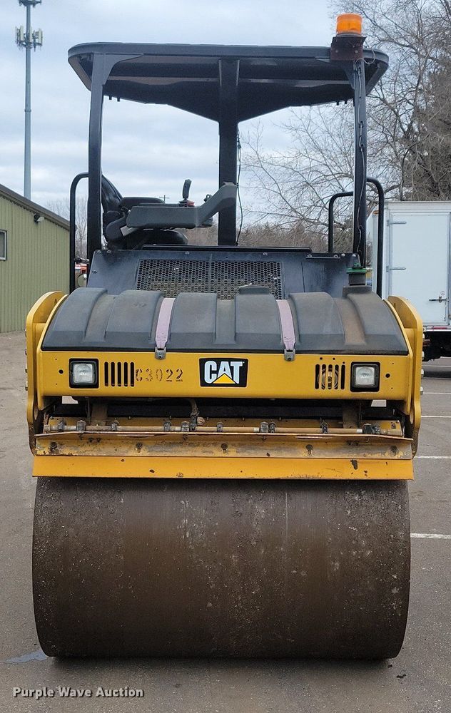image for item DL7865 2016 Caterpillar CB44B double drum vibratory roller