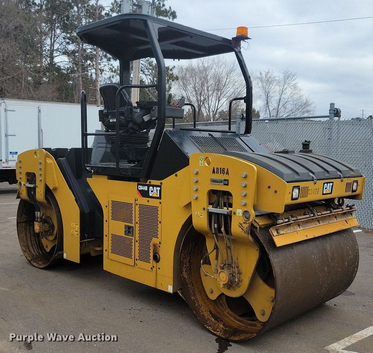 image for item DL7865 2016 Caterpillar CB44B double drum vibratory roller