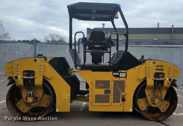 image for item DL7865 2016 Caterpillar CB44B double drum vibratory roller