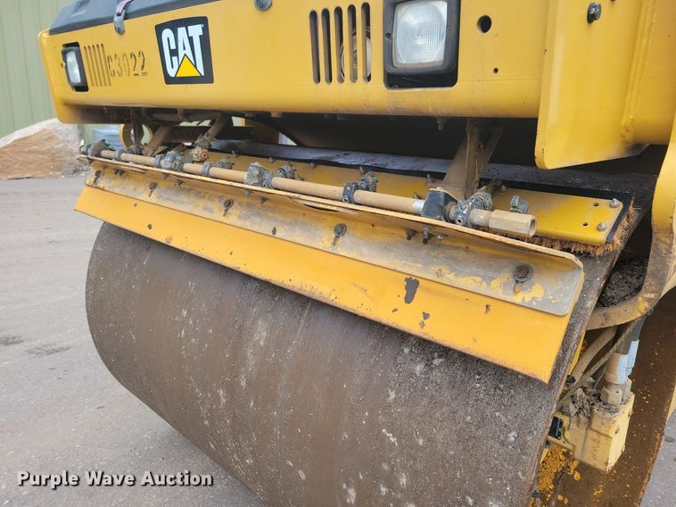 image for item DL7865 2016 Caterpillar CB44B double drum vibratory roller