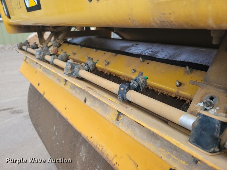 image for item DL7865 2016 Caterpillar CB44B double drum vibratory roller