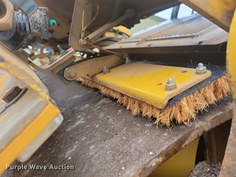 image for item DL7865 2016 Caterpillar CB44B double drum vibratory roller