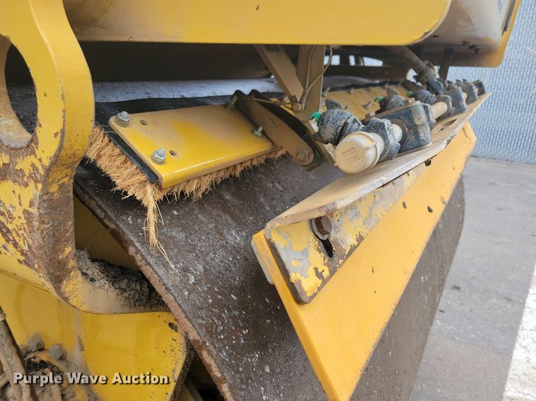 image for item DL7865 2016 Caterpillar CB44B double drum vibratory roller