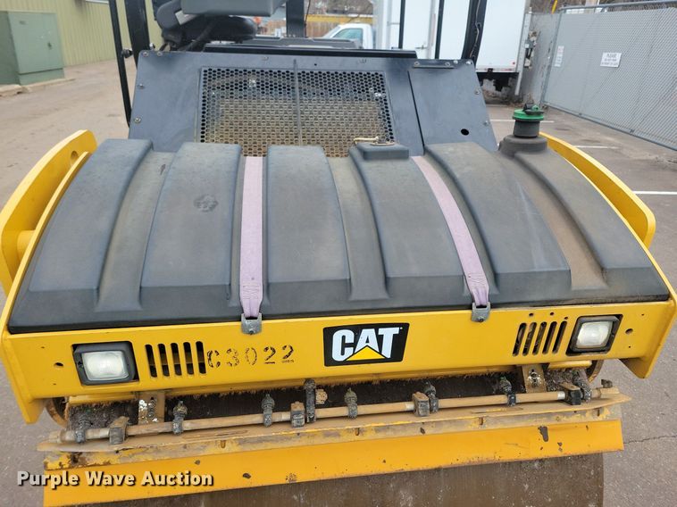 image for item DL7865 2016 Caterpillar CB44B double drum vibratory roller