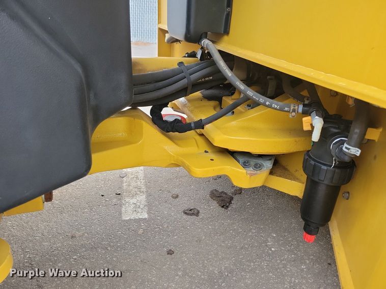 image for item DL7865 2016 Caterpillar CB44B double drum vibratory roller