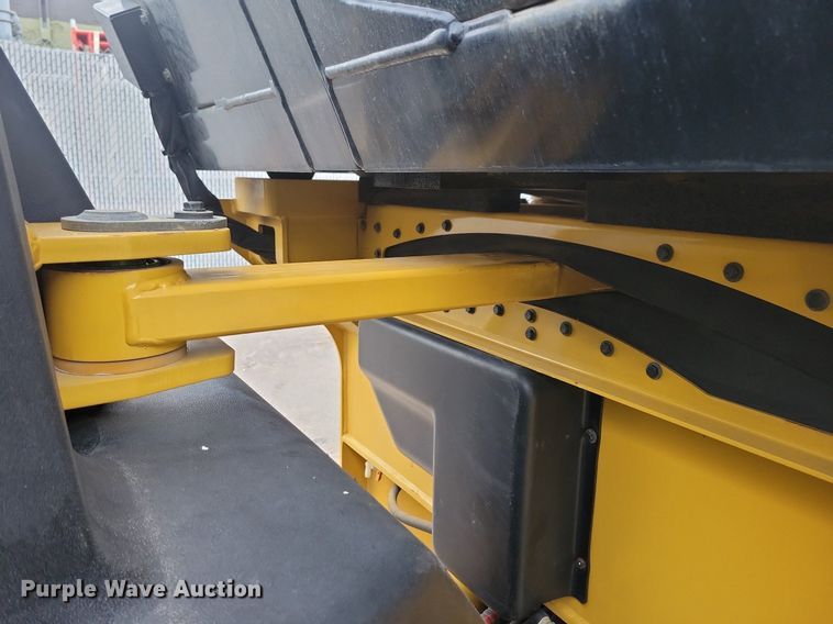 image for item DL7865 2016 Caterpillar CB44B double drum vibratory roller