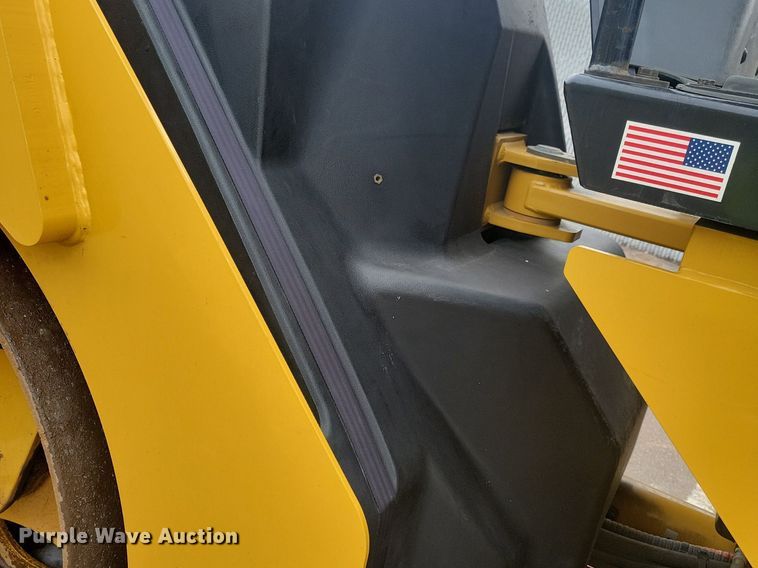 image for item DL7865 2016 Caterpillar CB44B double drum vibratory roller