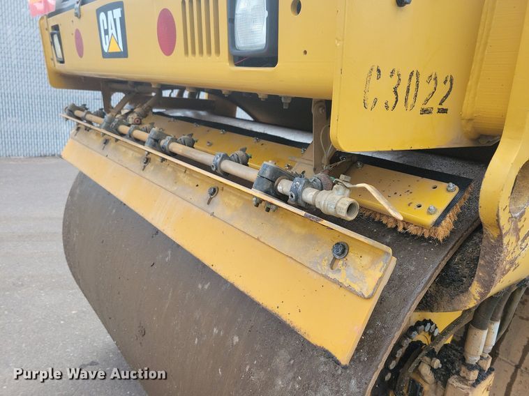 image for item DL7865 2016 Caterpillar CB44B double drum vibratory roller