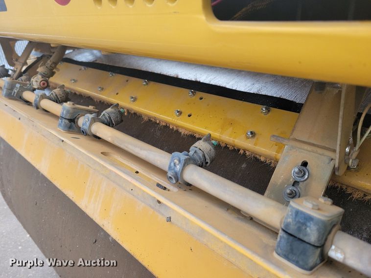 image for item DL7865 2016 Caterpillar CB44B double drum vibratory roller