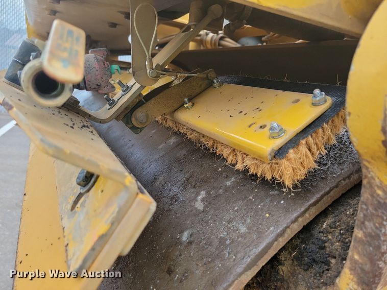 image for item DL7865 2016 Caterpillar CB44B double drum vibratory roller