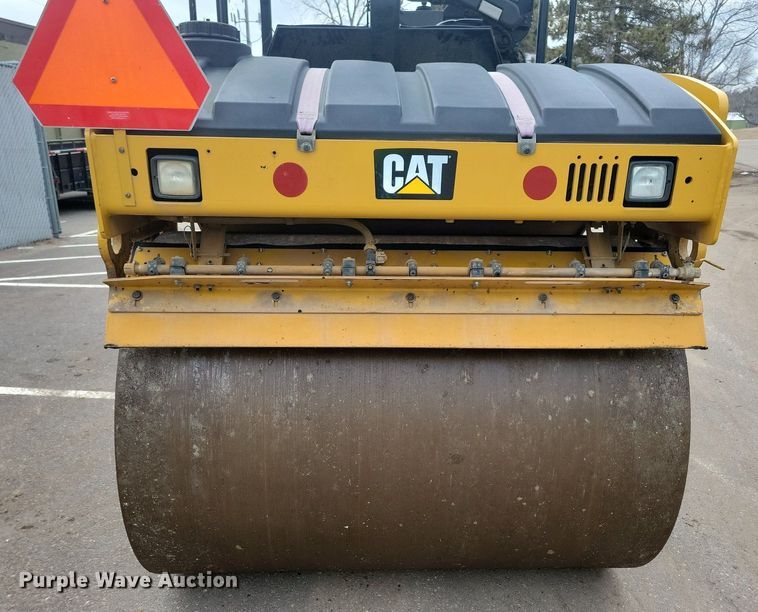 image for item DL7865 2016 Caterpillar CB44B double drum vibratory roller