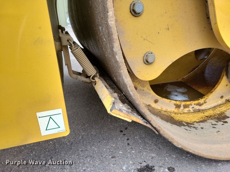 image for item DL7865 2016 Caterpillar CB44B double drum vibratory roller